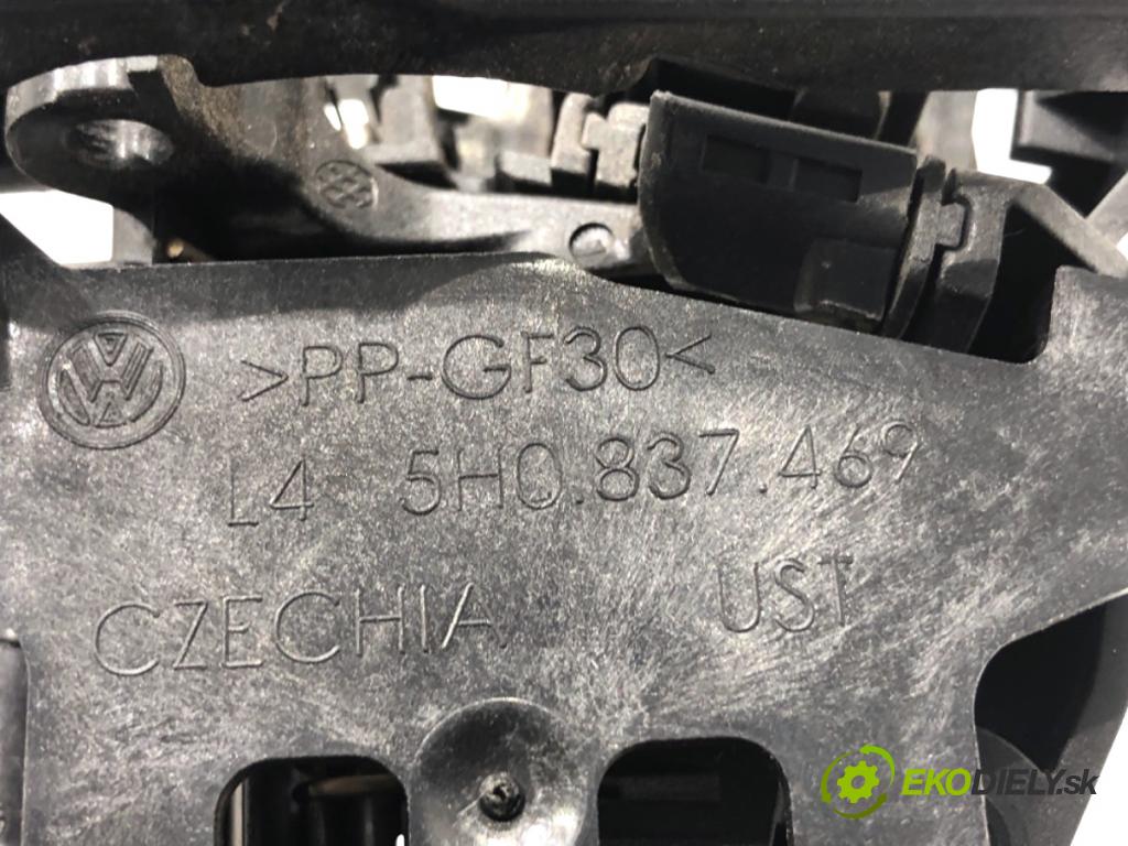 VW GOLF VIII liftback 2022 96 kW 1.5 TSI 1495 Kľučka vonkajšia ľavy zad