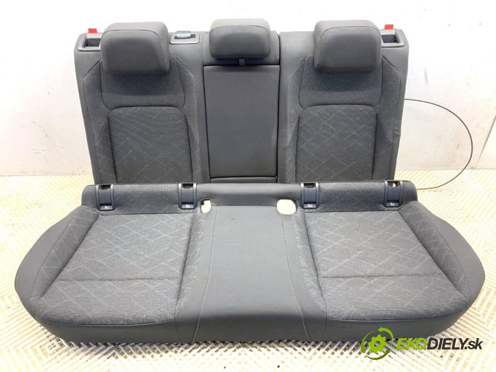 VW GOLF VIII liftback 2022 96 kW 1.5 TSI 1495 Sedadlo druhý rad 