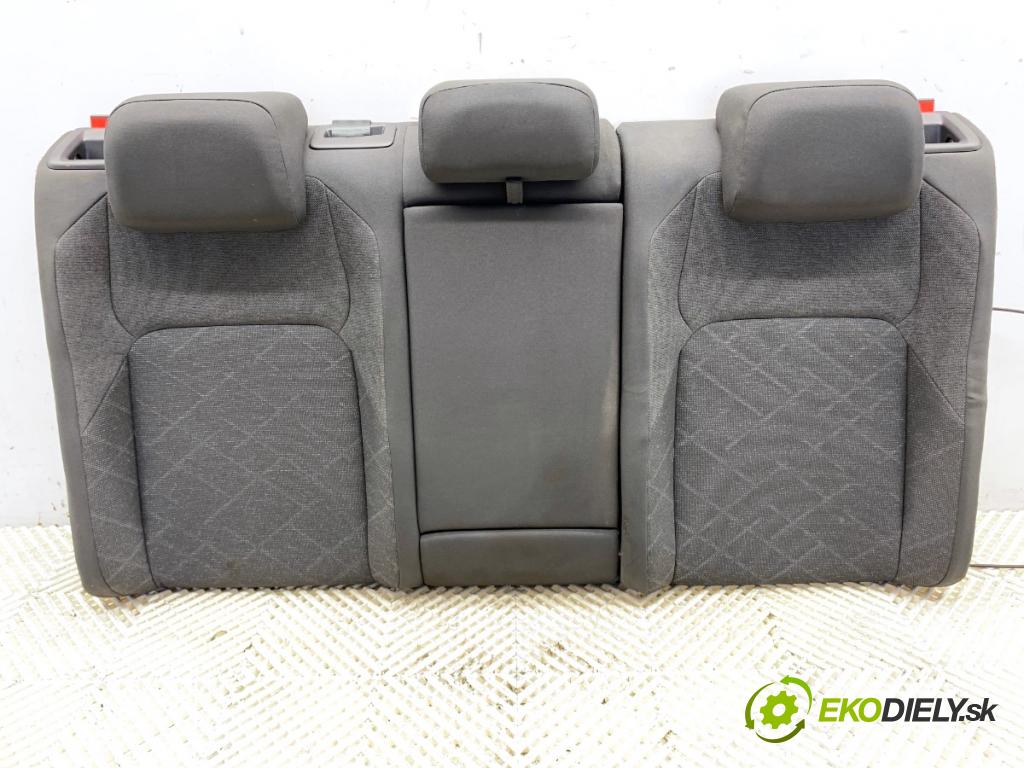 VW GOLF VIII liftback 2022 96 kW 1.5 TSI 1495 Sedadlo druhý rad