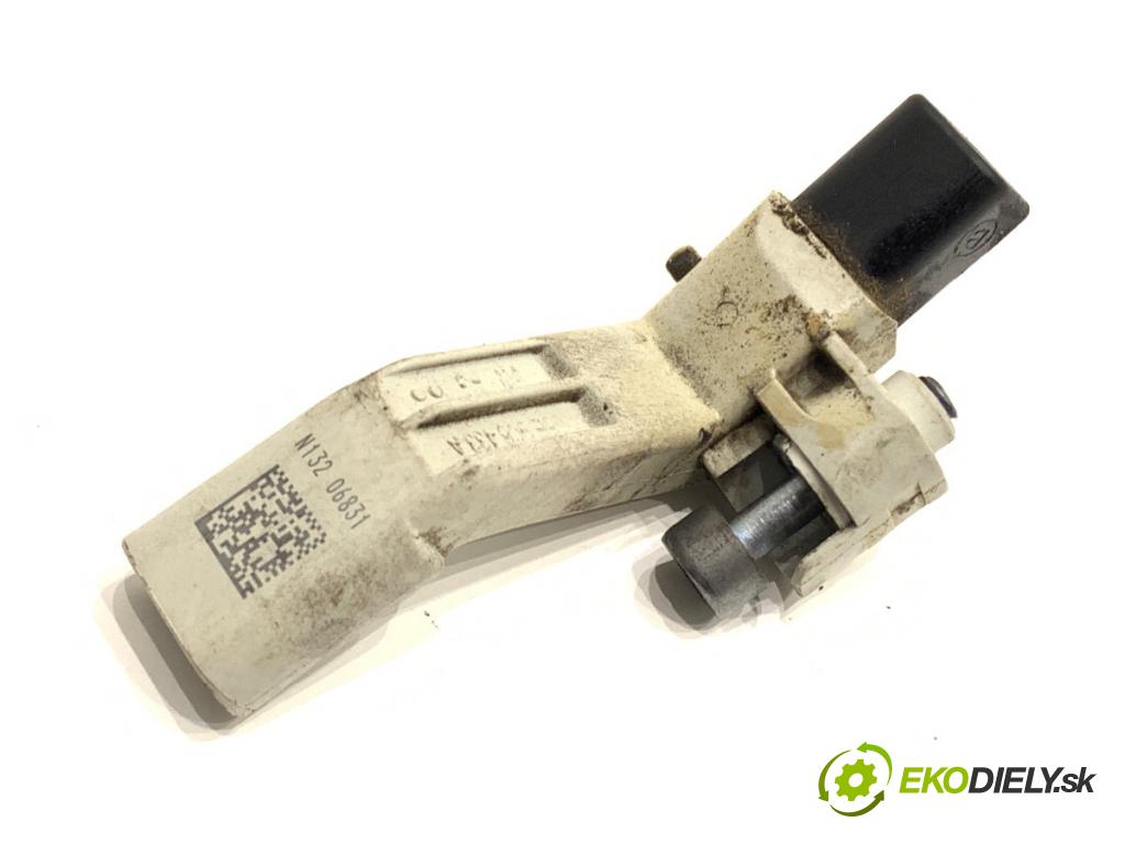 VW GOLF VIII liftback 2022 96 kW 1.5 TSI 1495 snímač pozice hřídele klikového  (Snímač polohy klikového hřídele)