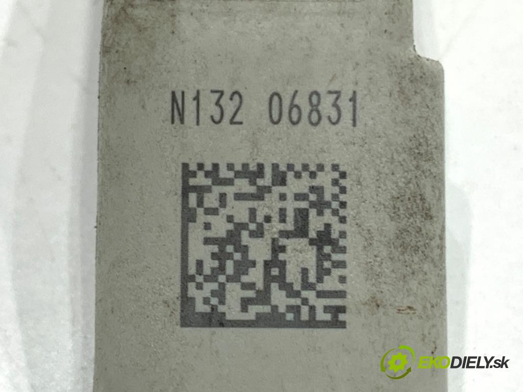 VW GOLF VIII liftback 2022 96 kW 1.5 TSI 1495 snímač pozice hřídele klikového  (Snímač polohy klikového hřídele)