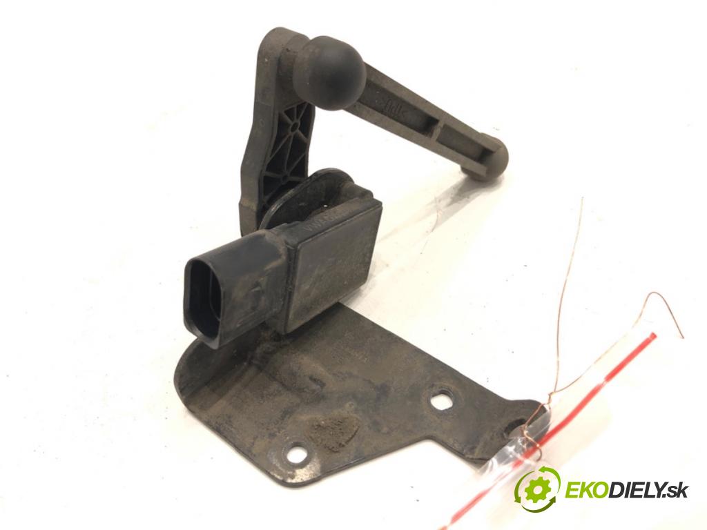 VW GOLF VIII liftback 2022 96 kW 1.5 TSI 1495 Snímač XENON  (Snímač)