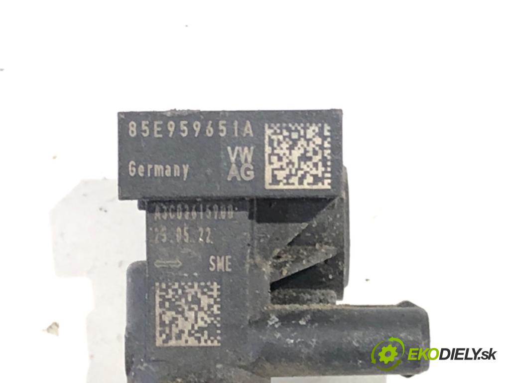 VW GOLF VIII liftback 2022 96 kW 1.5 TSI 1495 Snímač nárazu 85E959651A (Snímač nárazu)