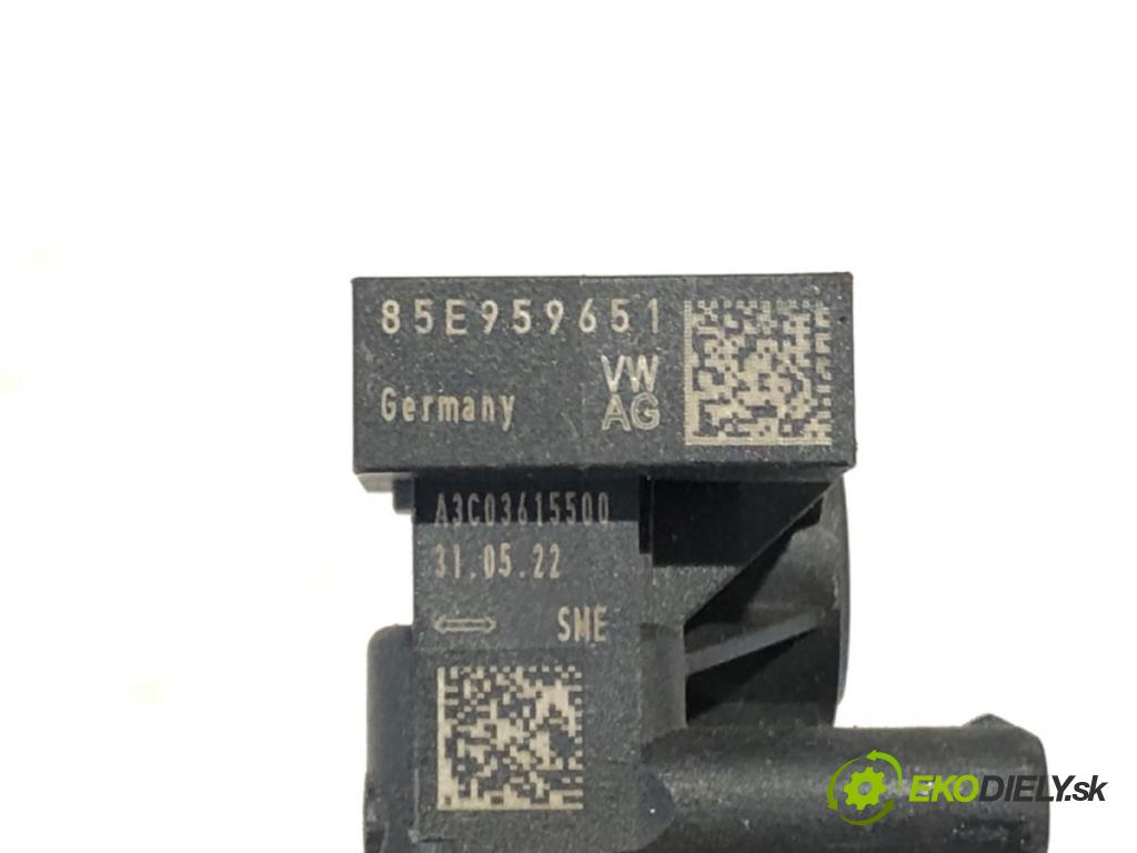 VW GOLF VIII liftback 2022 96 kW 1.5 TSI 1495 Snímač nárazu 85E959651 (Snímač nárazu)