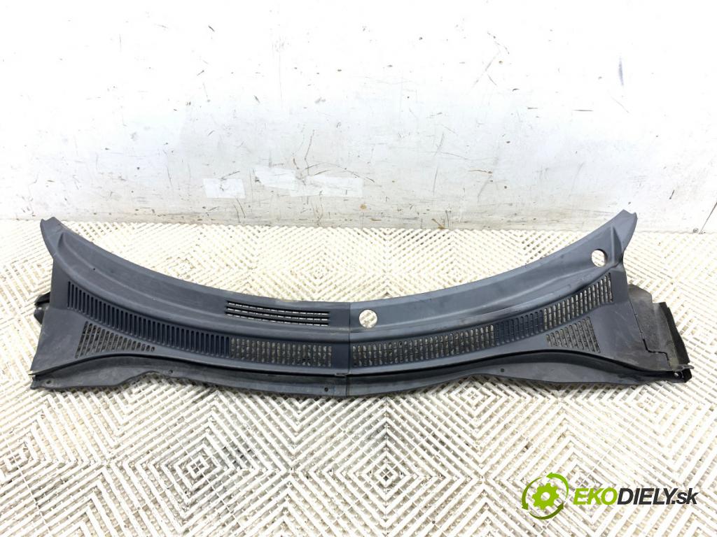 SUZUKI SWIFT III liftback 2006 67 kW 1.3 (RS 413) 1328 torpédo plast pod čelní okno 72341-62J0 (Torpéda)