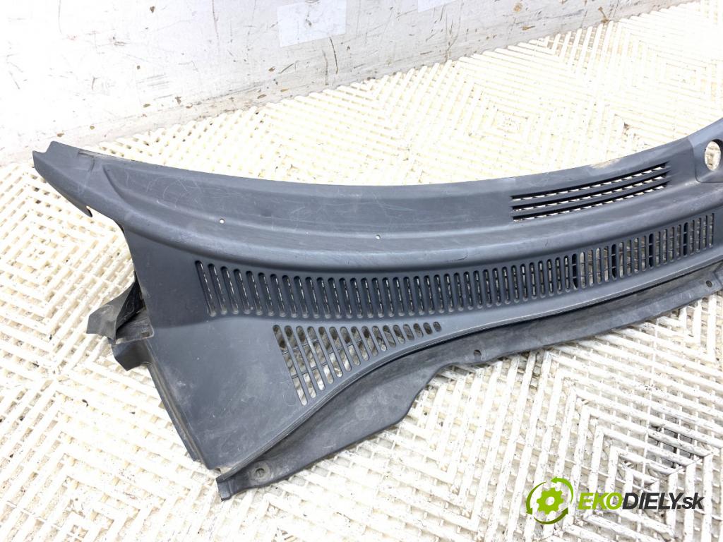 SUZUKI SWIFT III liftback 2006 67 kW 1.3 (RS 413) 1328 torpédo plast pod čelní okno 72341-62J0 (Torpéda)