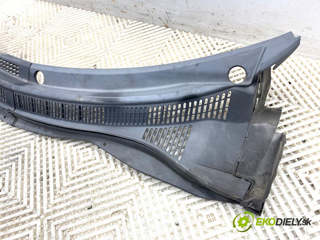 SUZUKI SWIFT III liftback 2006 67 kW 1.3 (RS 413) 1328 torpédo plast pod čelní okno 72341-62J0 (Torpéda)