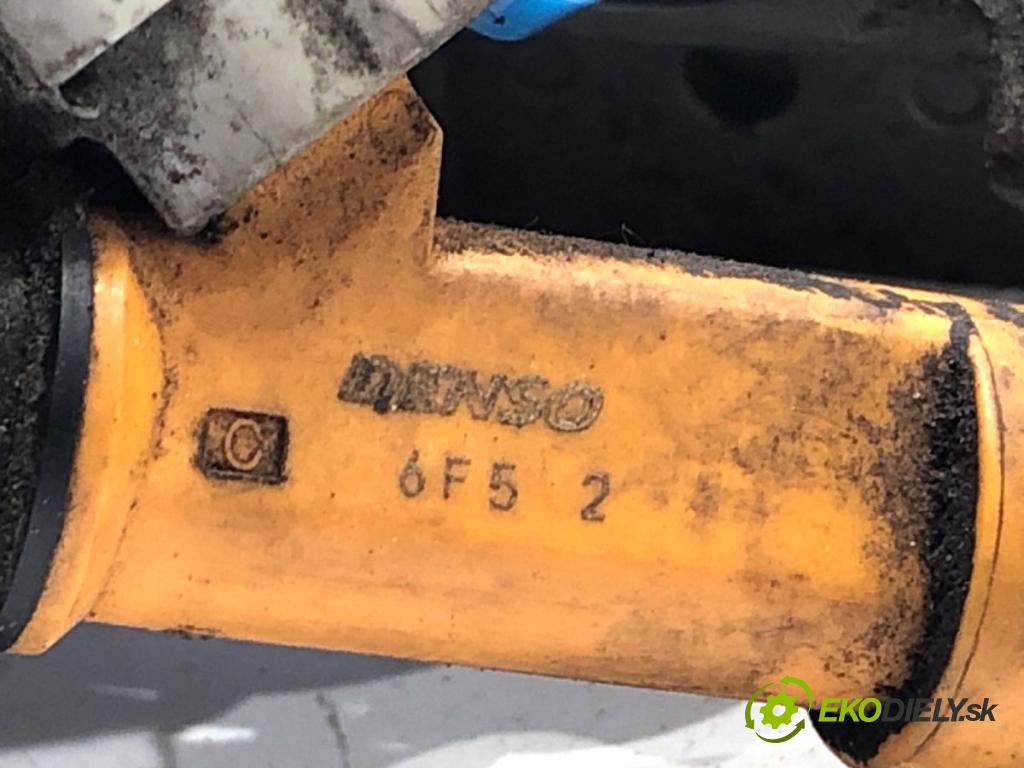 SUZUKI SWIFT III liftback 2006 67 kW 1.3 (RS 413) 1328 Lišta vstrekovacia  (Vstrekovacia lišta)