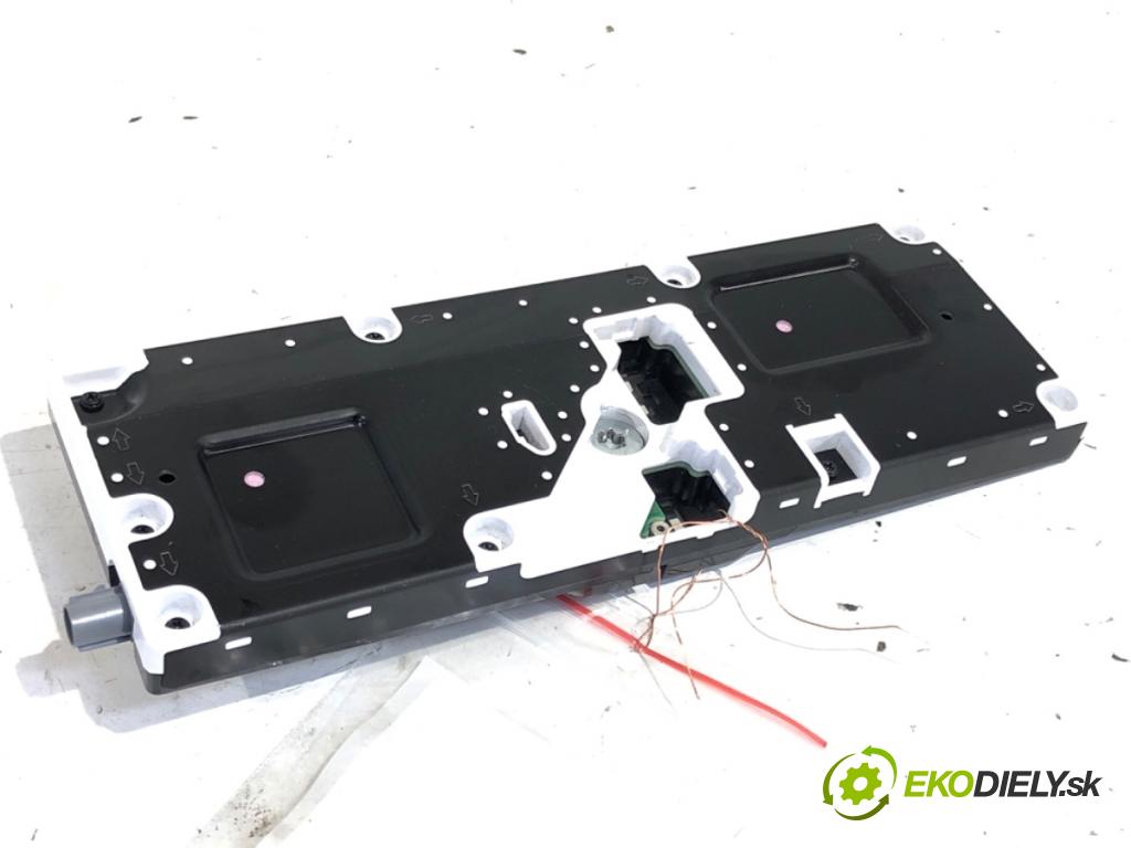 VW GOLF VIII liftback 2022 96 kW 1.5 TSI 1495 Zosilňovač Antenní: 5WA035741B (Zosilňovač)