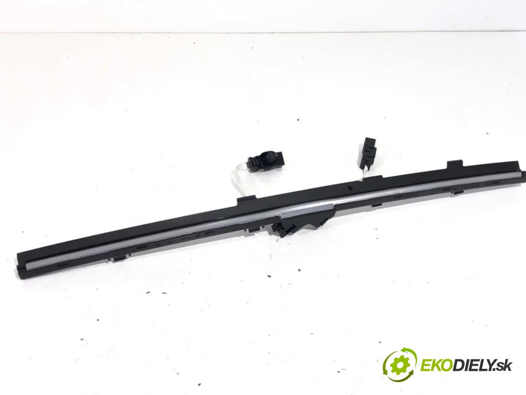 VW GOLF VIII liftback 2022 96 kW 1.5 TSI 1495 Lišta PODSVETLENIE: dosky LED 5H1947096B