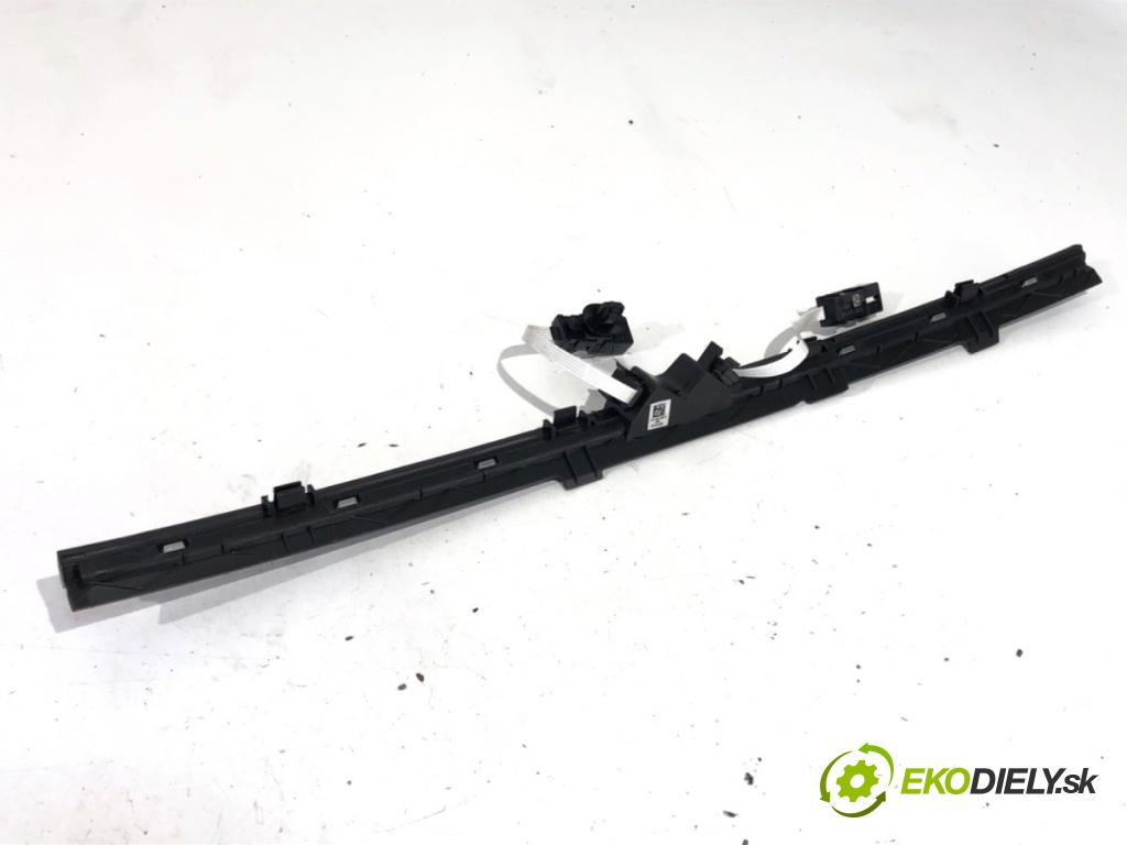 VW GOLF VIII liftback 2022 96 kW 1.5 TSI 1495 Lišta PODSVETLENIE: dosky LED 5H1947096B