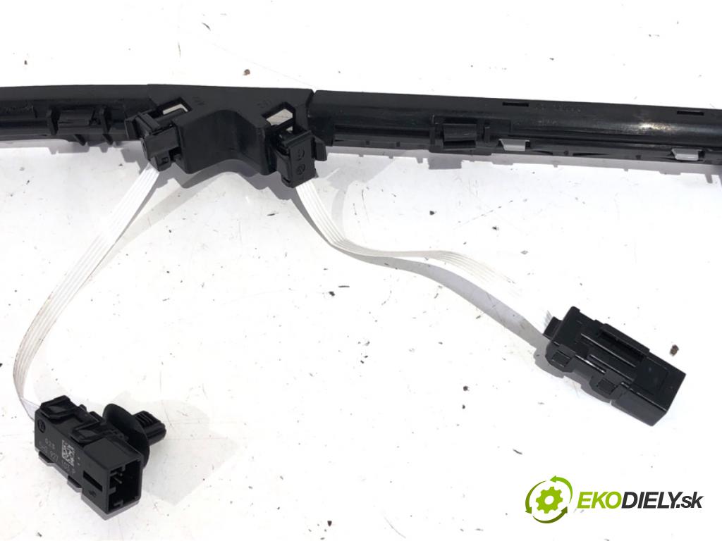 VW GOLF VIII liftback 2022 96 kW 1.5 TSI 1495 Lišta PODSVETLENIE: dosky LED 5H1947096B