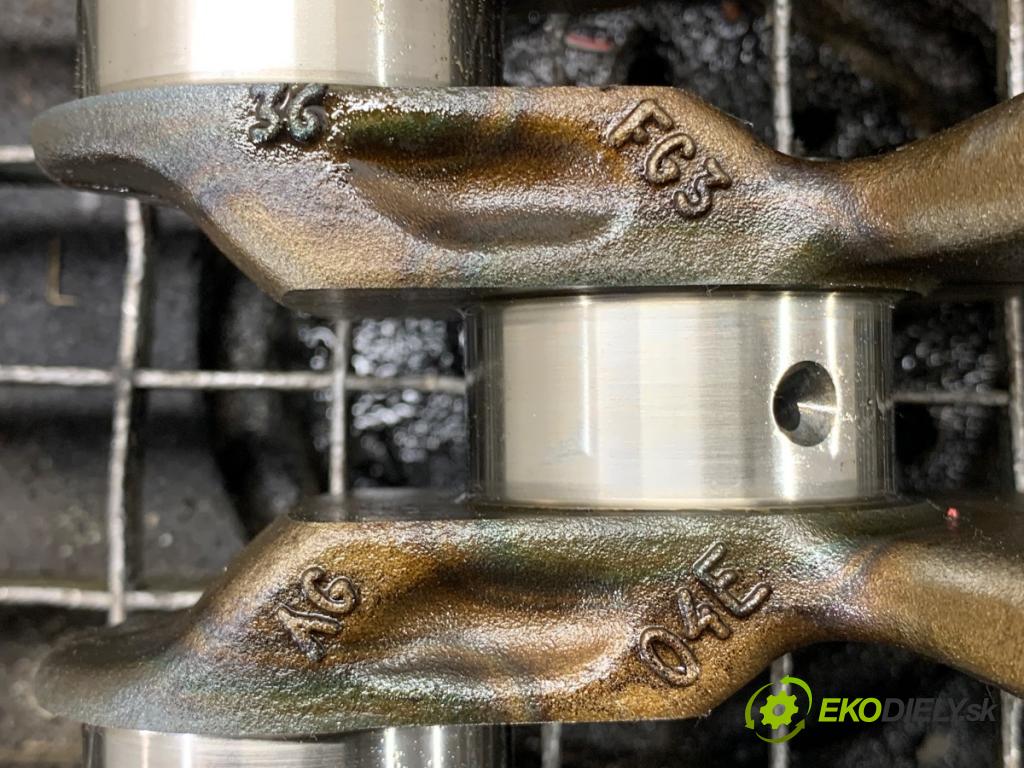 VW GOLF VIII liftback 2022 96 kW 1.5 TSI 1495 Kardaň, hriadeľ KLIKA: DPB (Blok motora ostatné)