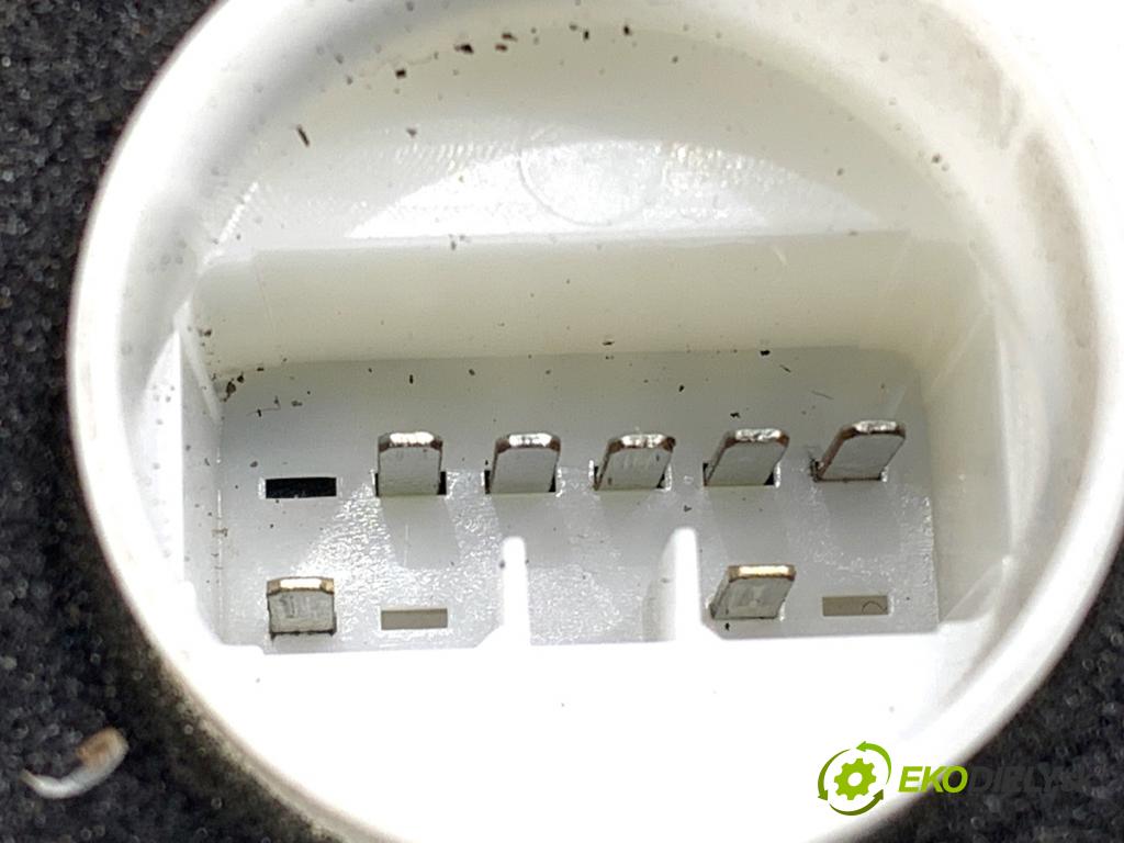 SUZUKI SWIFT IV liftback 2010 69 kW 1.2 (AZH 412) 1242 zámok dveře pravý přední část 82201-68LA0