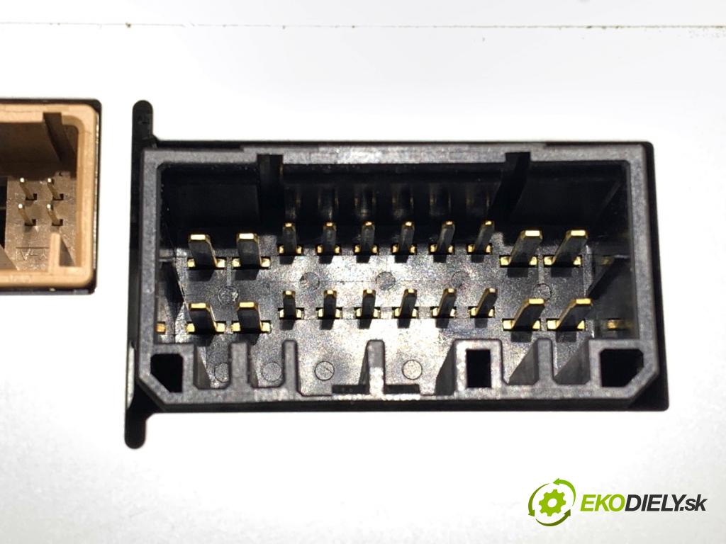 SUZUKI SWIFT IV liftback 2010 69 kW 1.2 (AZH 412) 1242 RADIO 39101-68L00 (Audio zariadenie)