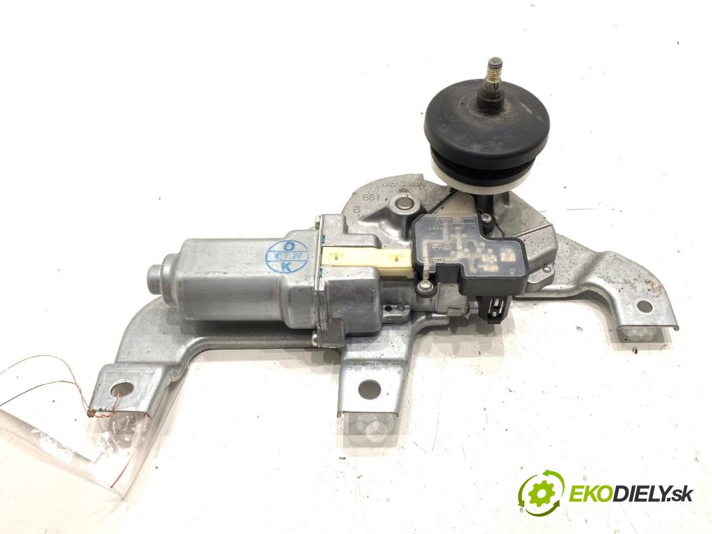 SUZUKI SWIFT IV liftback 2010 69 kW 1.2 (AZH 412) 1242 motor stěračů zadní část 