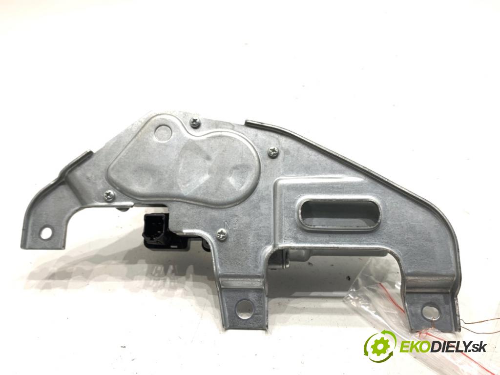 SUZUKI SWIFT IV liftback 2010 69 kW 1.2 (AZH 412) 1242 motor stěračů zadní část