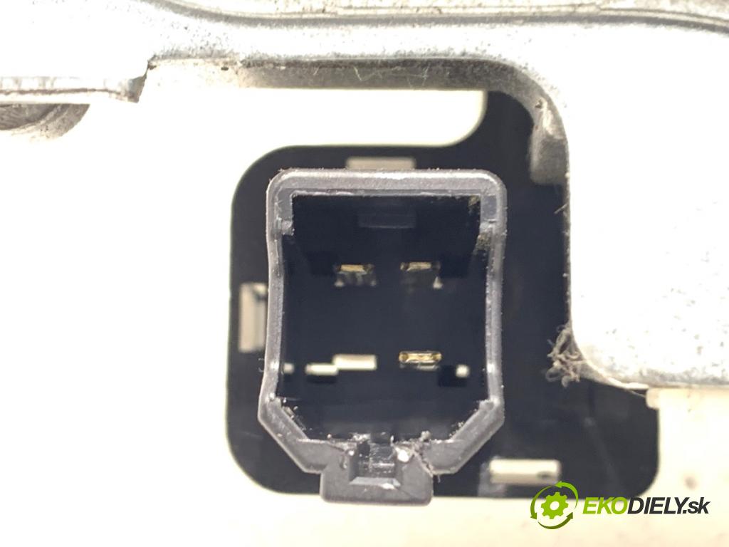 SUZUKI SWIFT IV liftback 2010 69 kW 1.2 (AZH 412) 1242 motor stěračů zadní část