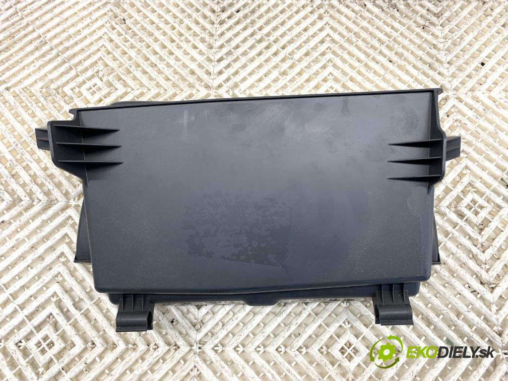 SUZUKI SWIFT IV liftback 2010 69 kW 1.2 (AZH 412) 1242 Priehradka, kastlík spolujazdca 73412-68L1 (Priehradka (kastlík))