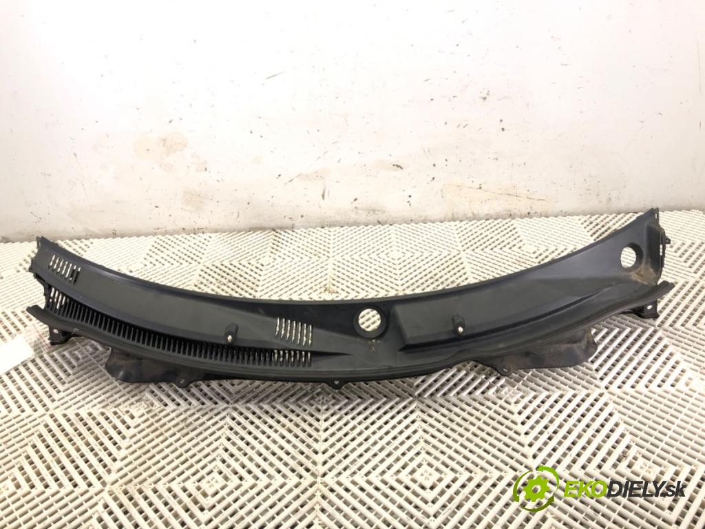 SUZUKI SWIFT IV liftback 2010 69 kW 1.2 (AZH 412) 1242 torpédo plast pod čelní okno 72375-68L1 (Torpéda)
