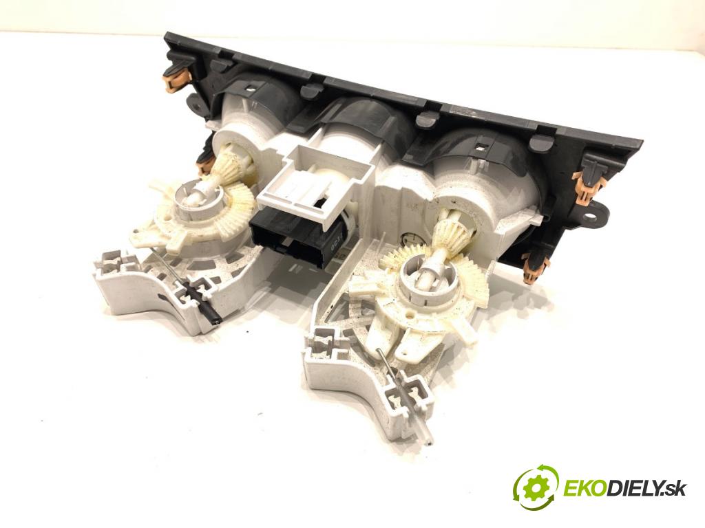 SUZUKI SWIFT IV liftback 2010 69 kW 1.2 (AZH 412) 1242 Panel ovládania kúrenia  (Prepínacie páčky pod volantom)