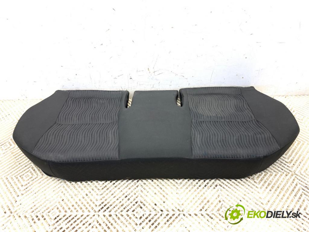 SUZUKI SWIFT IV liftback 2010 69 kW 1.2 (AZH 412) 1242 Sedadlo druhý rad