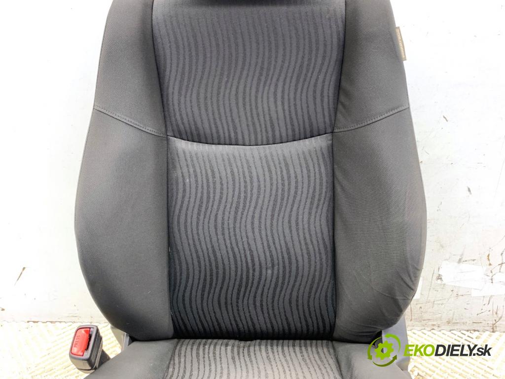 SUZUKI SWIFT IV liftback 2010 69 kW 1.2 (AZH 412) 1242 Sedadlo ľavy predný
