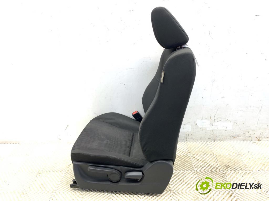 SUZUKI SWIFT IV liftback 2010 69 kW 1.2 (AZH 412) 1242 Sedadlo ľavy predný