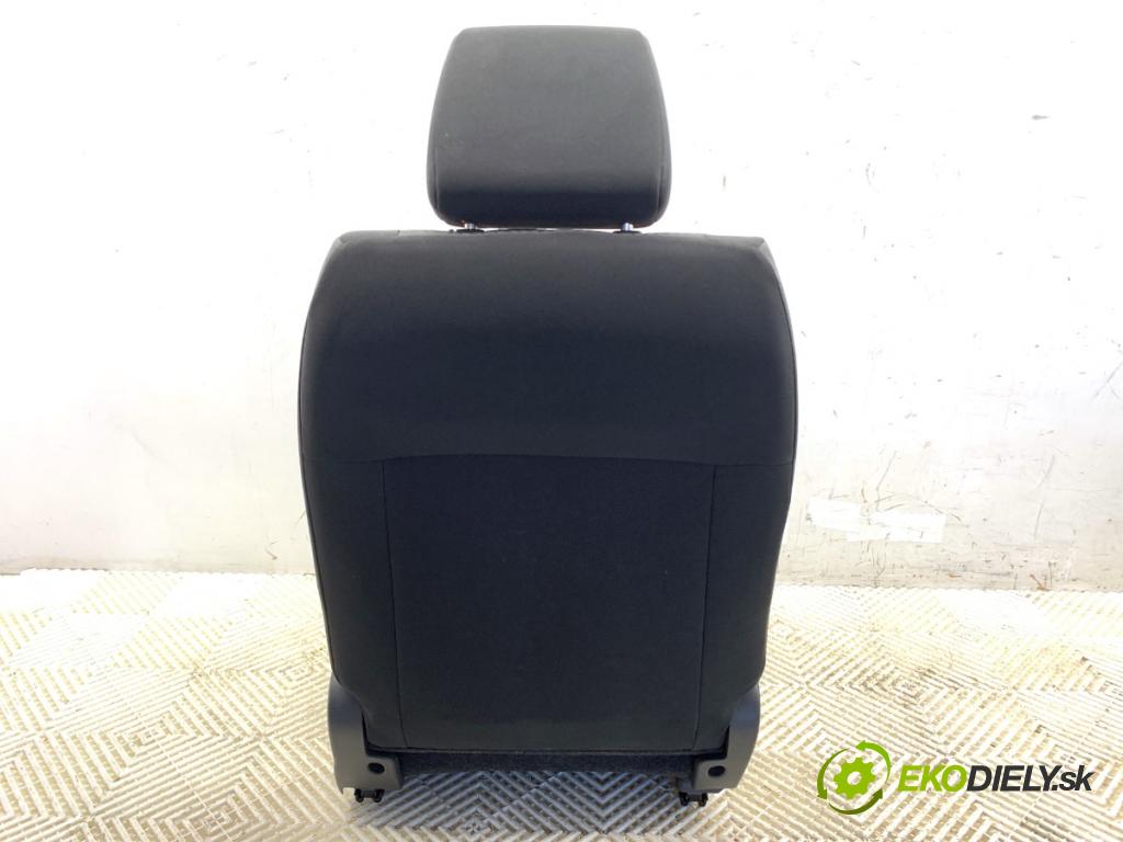 SUZUKI SWIFT IV liftback 2010 69 kW 1.2 (AZH 412) 1242 Sedadlo ľavy predný