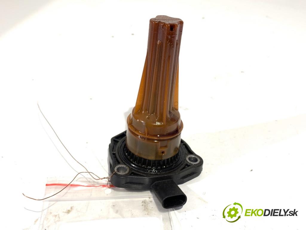 VW GOLF VIII liftback 2022 96 kW 1.5 TSI 1495 Snímač hladiny oleja 04C907660A (Snímač)