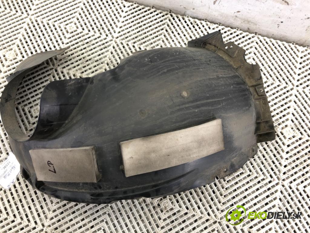 VW GOLF VIII liftback 2022 96 kW 1.5 TSI 1495 podblatník levý přední část