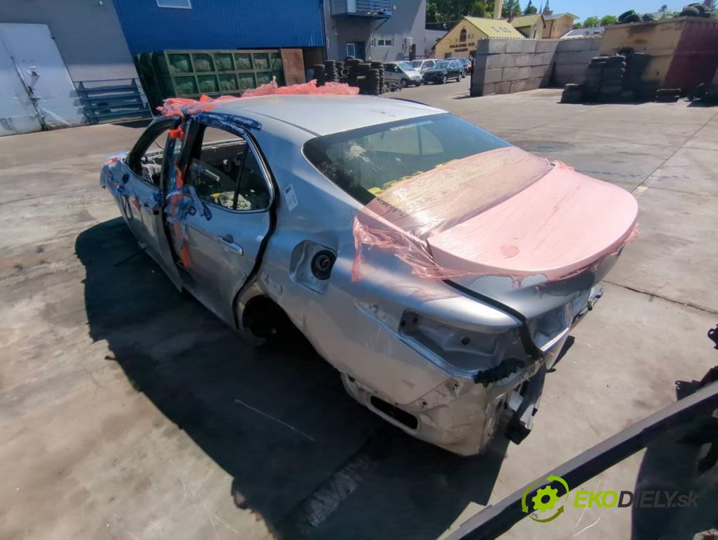 TOYOTA CAMRY sedan 2022 131 kW 2.5 Hybrid (AXVH71_) 2487 KAROSERIA ČTVRŤÁK blatník zadní část levý pravý práh střecha PODŁUŻNICA levý pravý