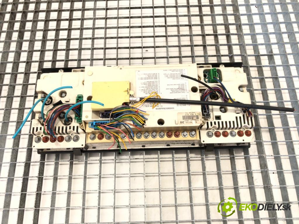 VOLVO FH12 Platforma / podwozie 1997 279 kW FH 12/380 279 kW [379 KM] olej napędowy 1993 - 2005 12132 Prístrojovka 1078785 (Prístrojová doska)