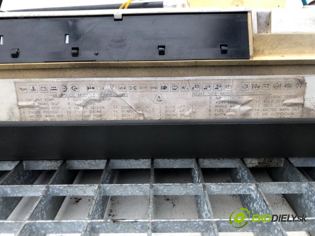 VOLVO FH12 Platforma / podwozie 1997 279 kW FH 12/380 279 kW [379 KM] olej napędowy 1993 - 2005 12132 Prístrojovka 1078785 (Prístrojová doska)