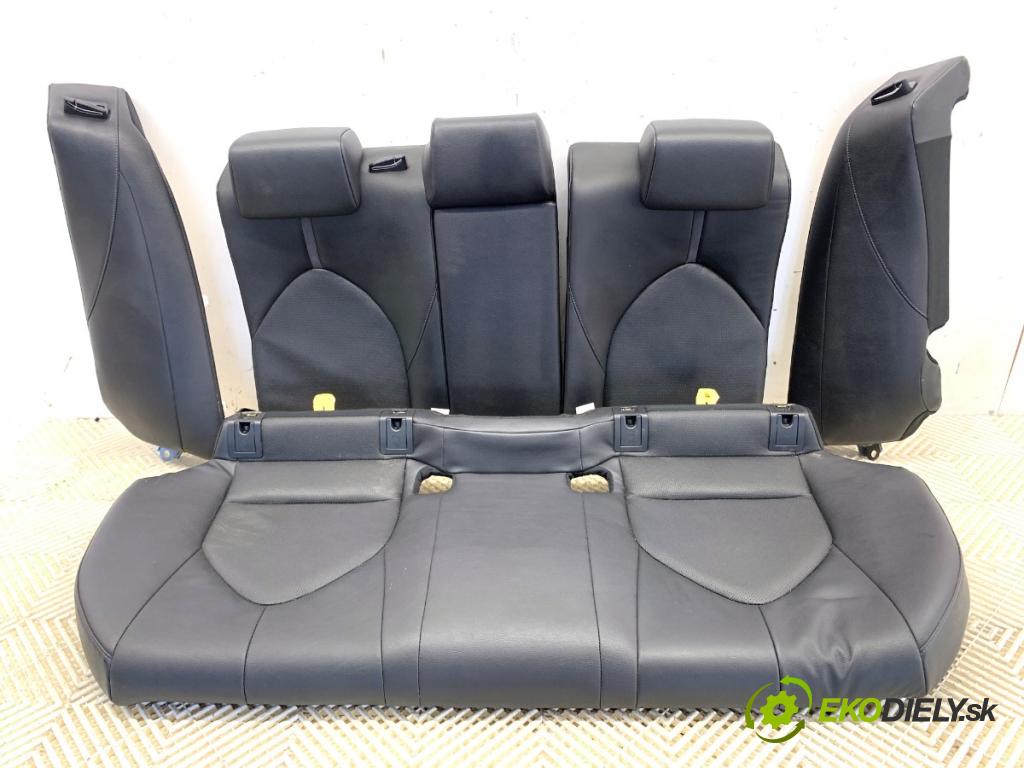 TOYOTA CAMRY sedan 2022 131 kW 2.5 Hybrid (AXVH71_) 2487 Sedadlo druhý rad 