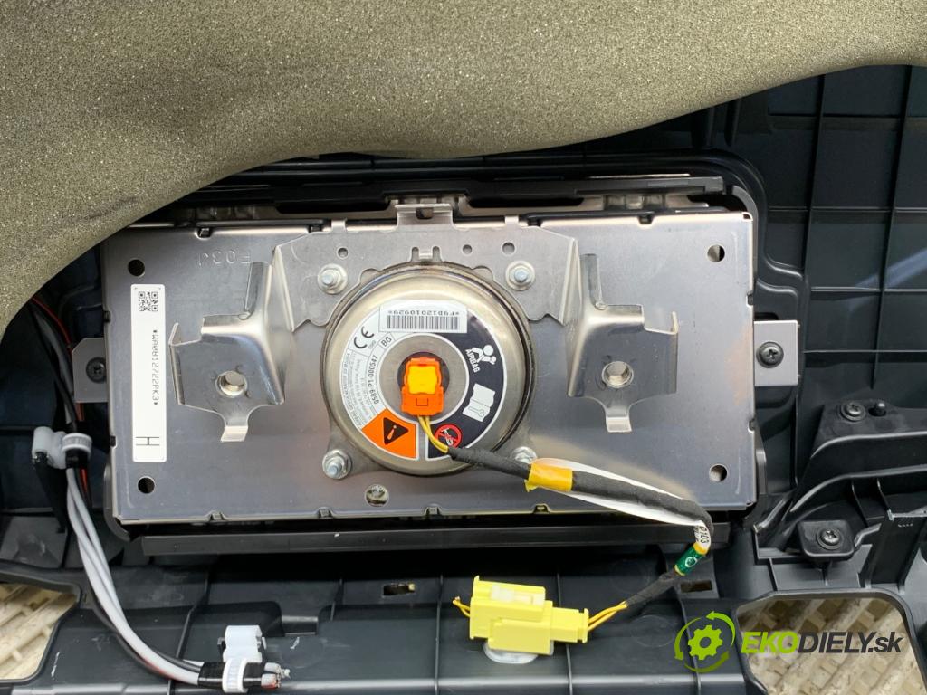 TOYOTA CAMRY sedan 2022 131 kW 2.5 Hybrid (AXVH71_) 2487 Palubná doska silentbloku pasy