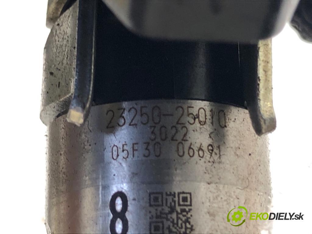 TOYOTA CAMRY sedan 2022 131 kW 2.5 Hybrid (AXVH71_) 2487 Lišta vstrekovacia 23250-25010 (Vstrekovacia lišta)