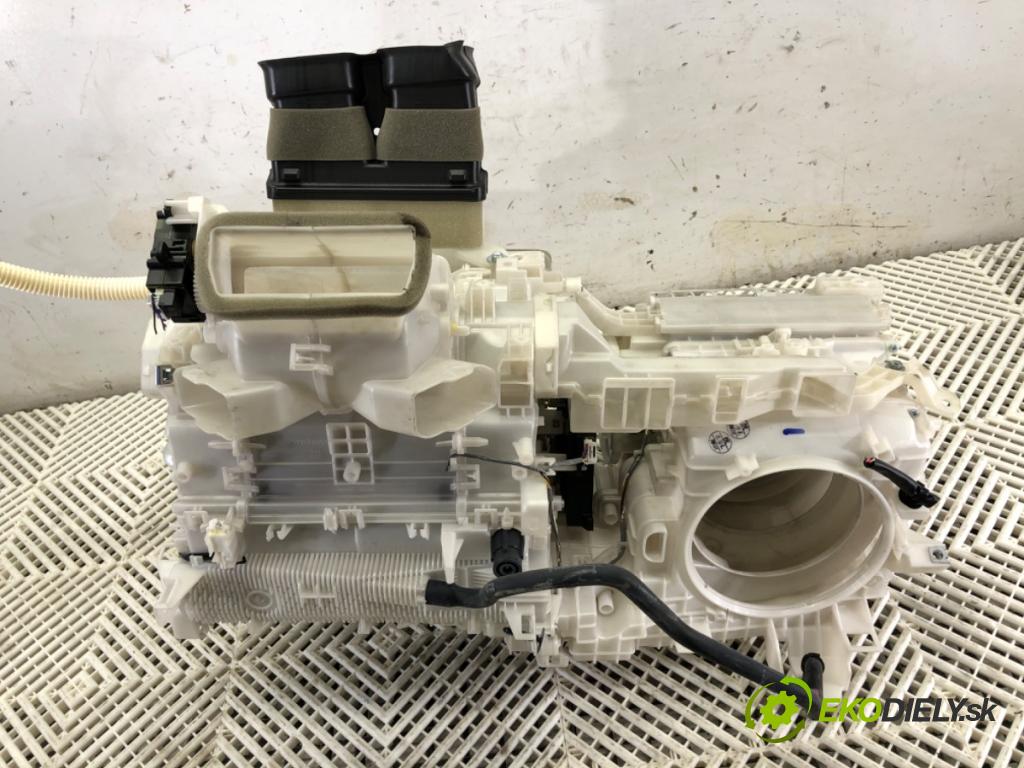 TOYOTA CAMRY sedan 2022 131 kW 2.5 Hybrid (AXVH71_) 2487 Výhrevné teleso, radiátor kúrenia komplet KOMBAJN 87050-33B90 87010-33E10 (Radiátor kúrenia)
