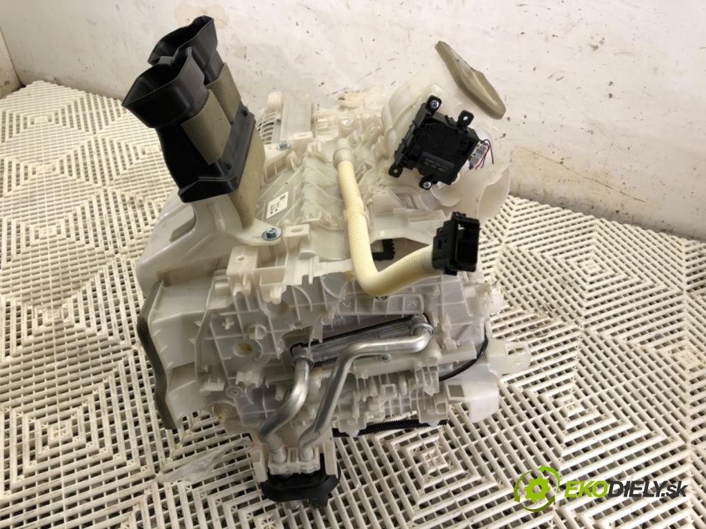 TOYOTA CAMRY sedan 2022 131 kW 2.5 Hybrid (AXVH71_) 2487 Výhrevné teleso, radiátor kúrenia komplet KOMBAJN 87050-33B90 87010-33E10 (Radiátor kúrenia)