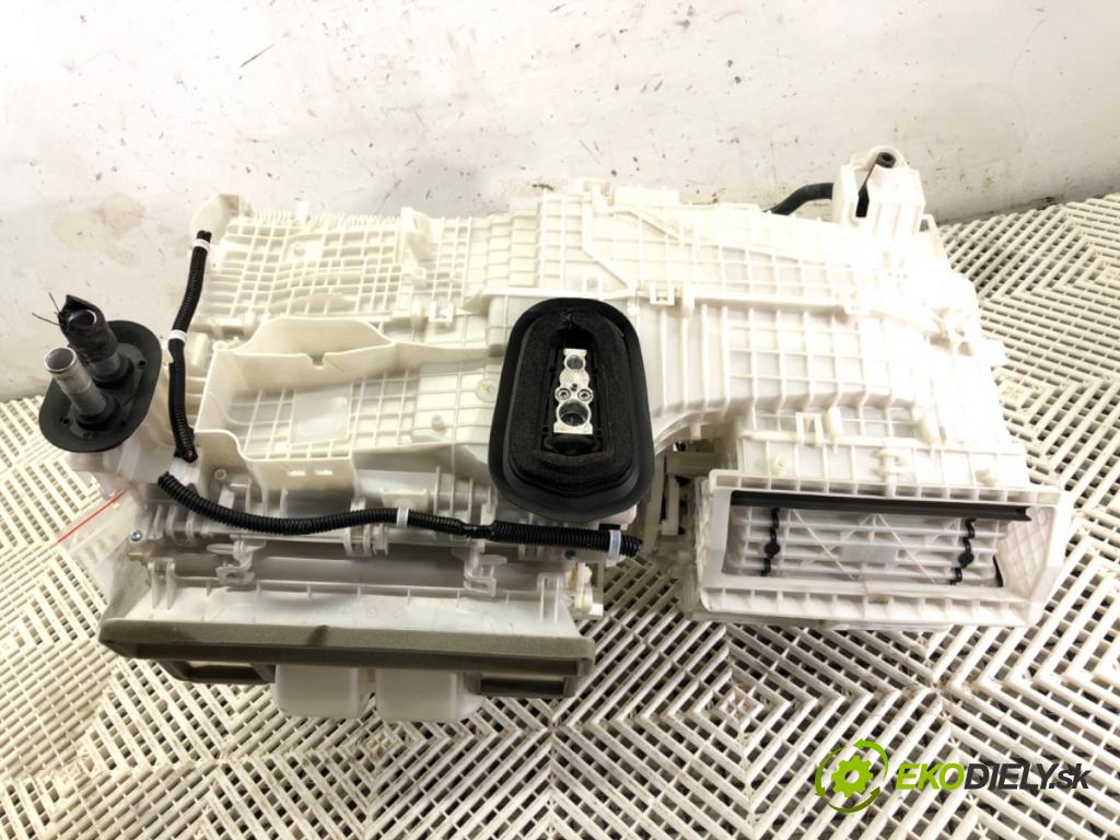 TOYOTA CAMRY sedan 2022 131 kW 2.5 Hybrid (AXVH71_) 2487 Výhrevné teleso, radiátor kúrenia komplet KOMBAJN 87050-33B90 87010-33E10 (Radiátor kúrenia)