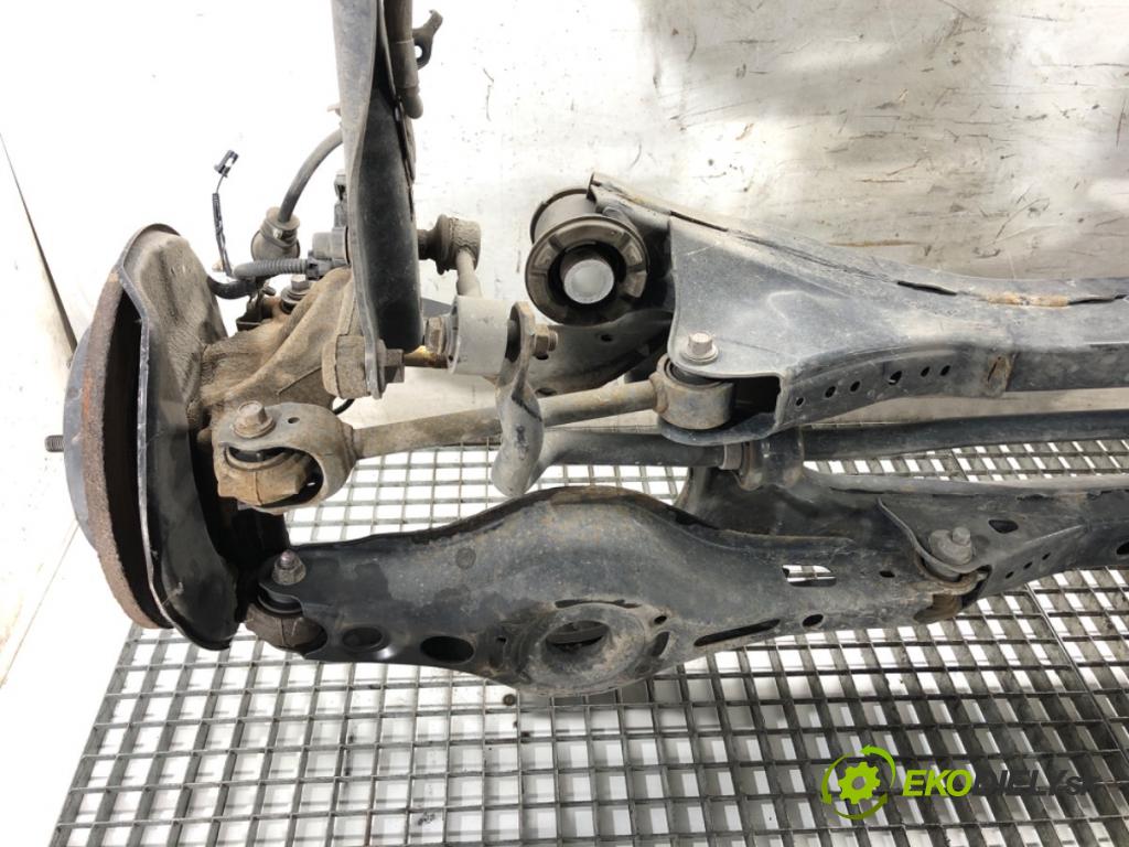 TOYOTA CAMRY sedan 2022 131 kW 2.5 Hybrid (AXVH71_) 2487 výztuha zadní část