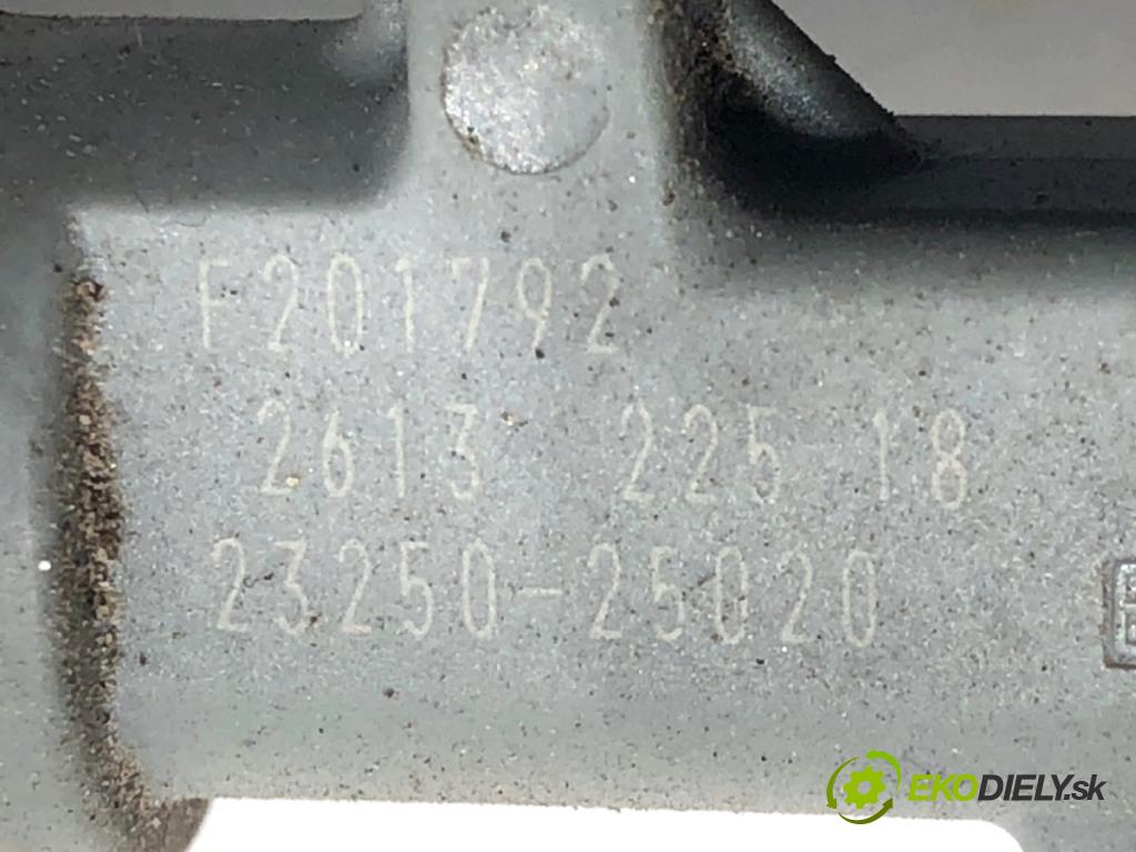 TOYOTA CAMRY sedan 2022 131 kW 2.5 Hybrid (AXVH71_) 2487 Lišta vstrekovacia 23250-25020 (Vstrekovacia lišta)