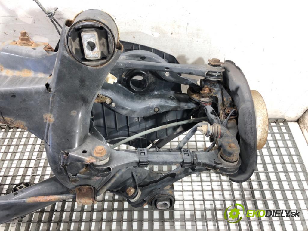 BMW F20 liftback 2012 100 kW 116 i 1598 výztuha zadní část 6792505