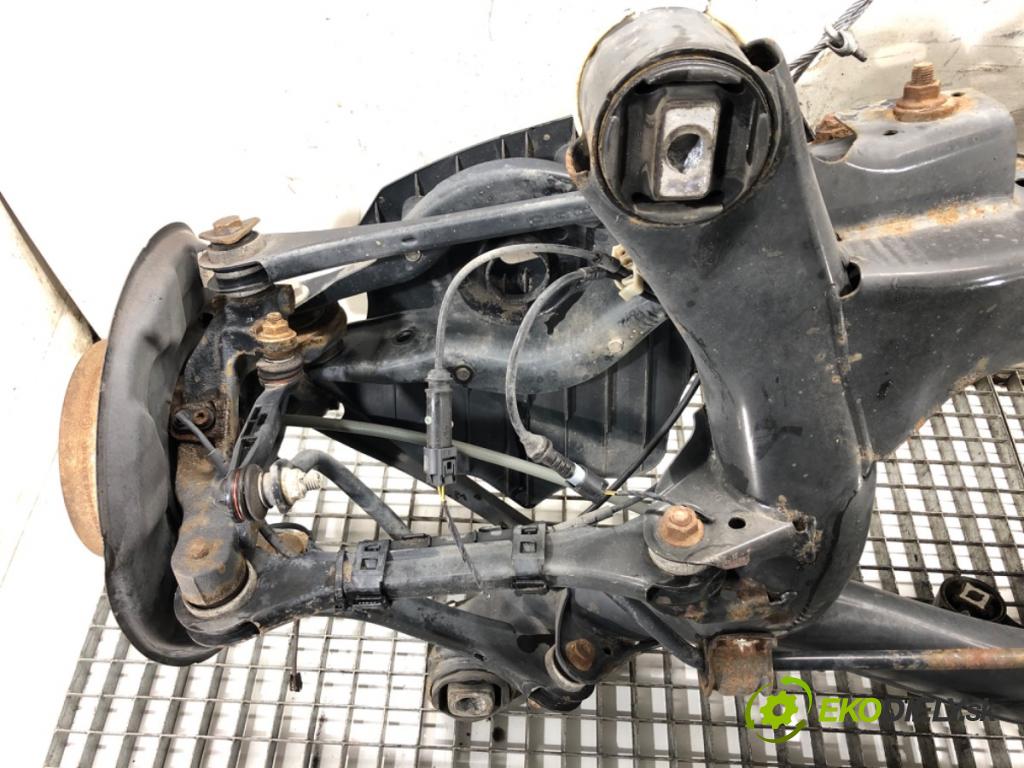 BMW F20 liftback 2012 100 kW 116 i 1598 výztuha zadní část 6792505