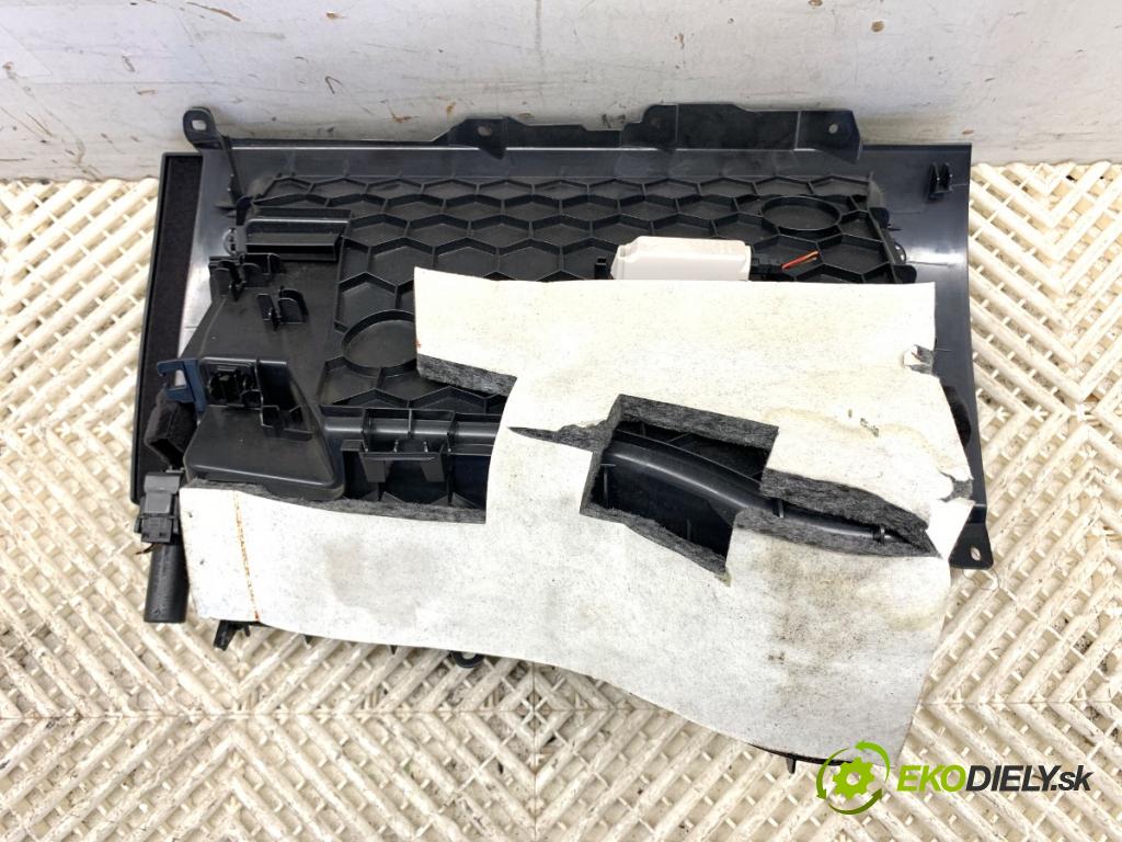 BMW F20 liftback 2012 100 kW 116 i 1598 Priehradka, kastlík spolujazdca  (Priehradka (kastlík))