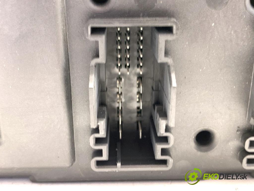 BMW F20 liftback 2012 100 kW 116 i 1598 Modul komfortu 9279822 (Modul komfortu)