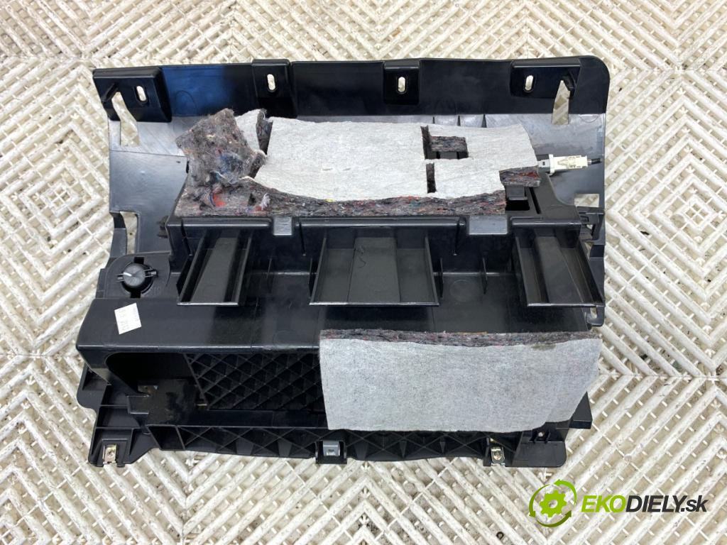 BMW E84 SUV 2013 135 kW xDrive 20 d 1995 Priehradka, kastlík spolujazdca  (Priehradka (kastlík))