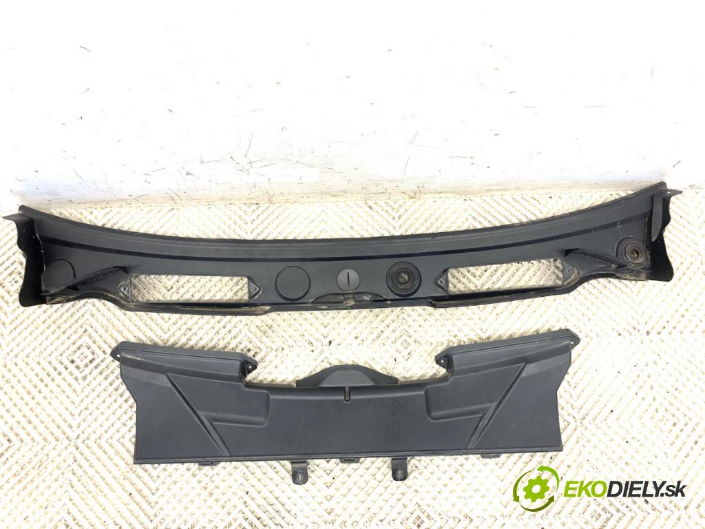 BMW E84 SUV 2013 135 kW xDrive 20 d 1995 torpédo plast pod čelní okno 6924277 (Torpéda)