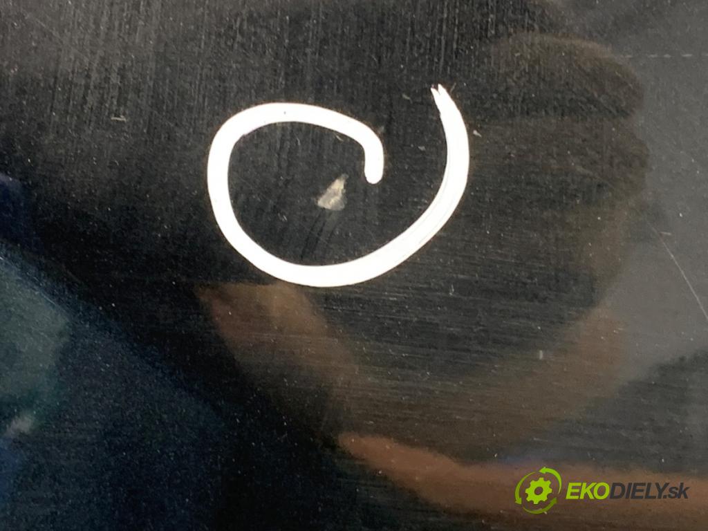 BMW E84 SUV 2013 135 kW xDrive 20 d 1995 blatník pravý přední část