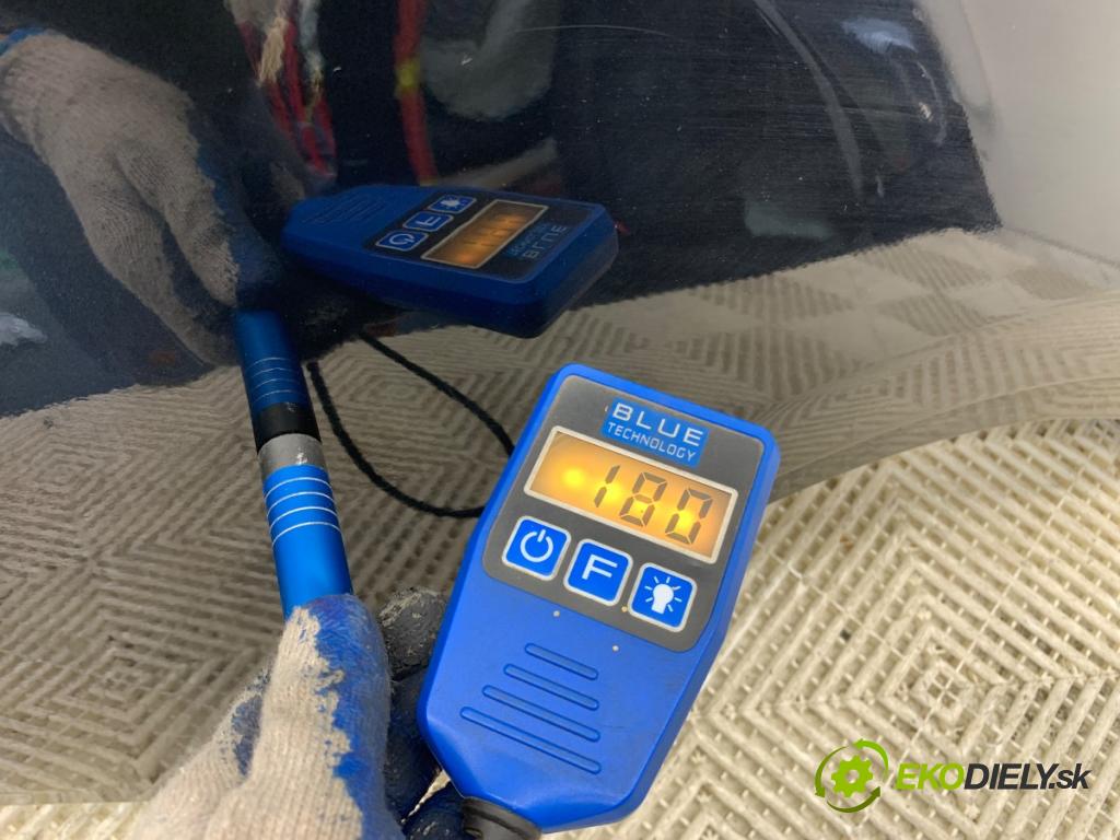 BMW E84 SUV 2013 135 kW xDrive 20 d 1995 blatník pravý přední část